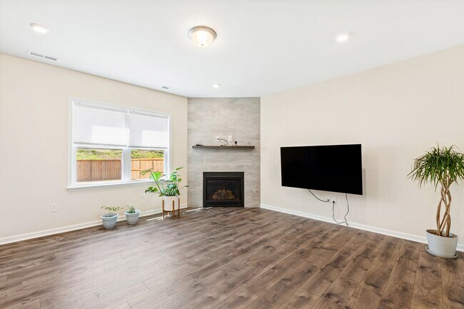 Foto del edificio - Exquisite 3-Bedroom Home with Upgrades & A...