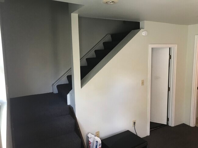 Entry - 2357 W Clifton Ave
