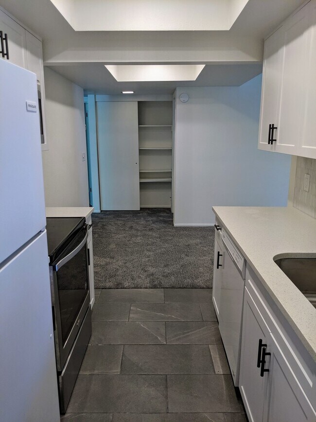 Foto del edificio - Completely Updated 2 Bedroom