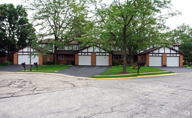 Building Photo - Golfview Commons
