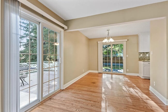 Building Photo - 3301 Shepherd Hills Dr
