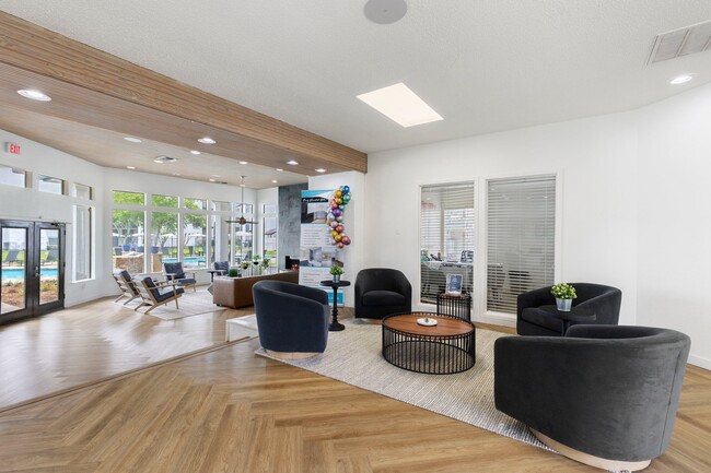 Leasing Center - Mia LXMI Westchase West