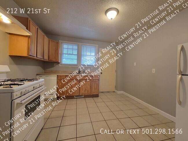 Building Photo - 212 W 21st St