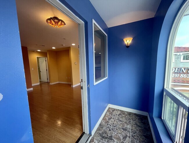 Foto del edificio - 1061 Saturn Blvd