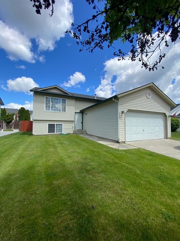 Primary Photo - Newly remodeled 4 Bedroom in CDA Place