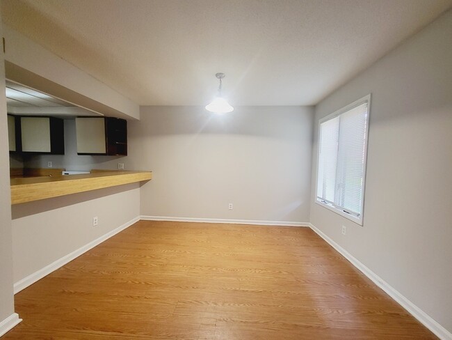 Building Photo - 1831 J Julian Ln