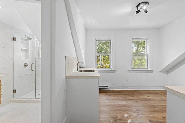 Building Photo - 44 Highwood Terrace