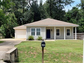Building Photo - 2040 Harriet Dr