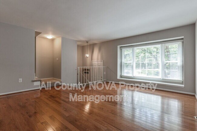 Photo - 4806 Treasure Ct Townhome