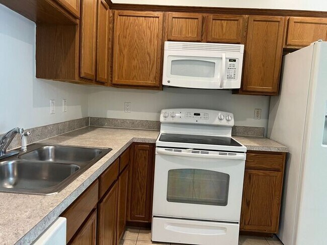 Building Photo - Townhome in Emerald Lake, Kissimmee