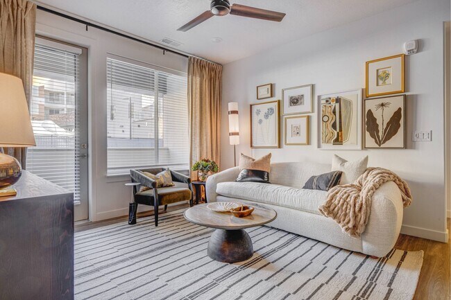 Foto del edificio - Reveal Apartments & Townhomes