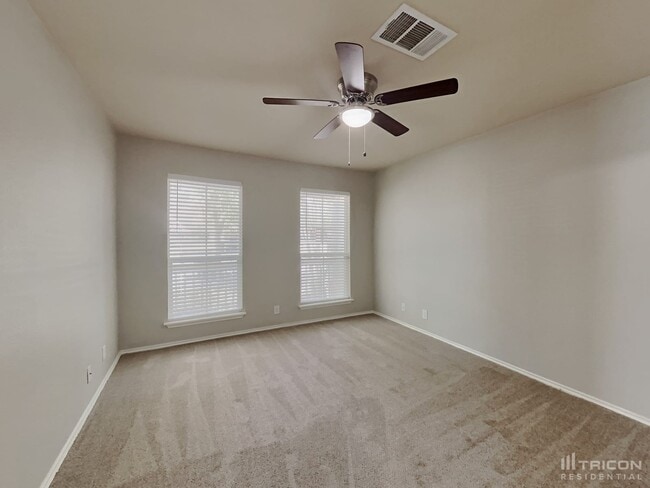 Foto del edificio - 18521 Mammoth Cave Blvd