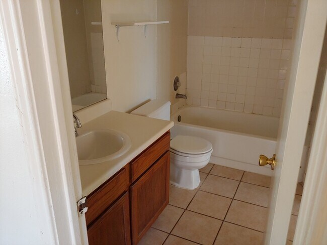 Foto del edificio - Nice 2/1/1 duplex with central air