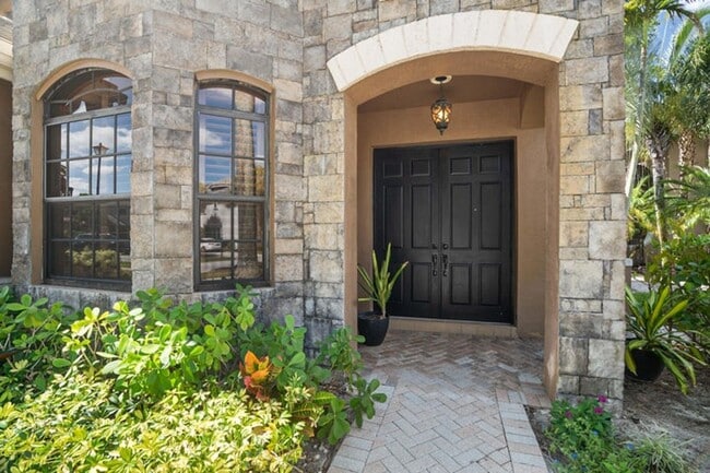 Building Photo - 3483 Collonade Dr