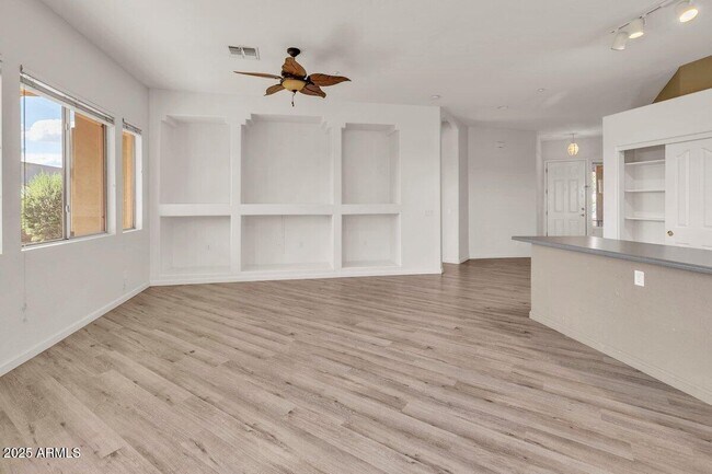 Foto del edificio - 15344 N 102nd St
