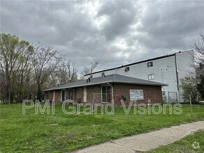 Building Photo - 1624 N Water St