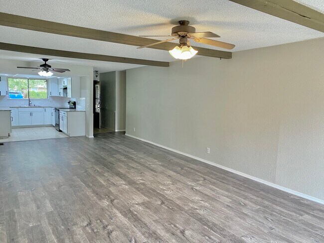 Building Photo - 305 W Quantico St