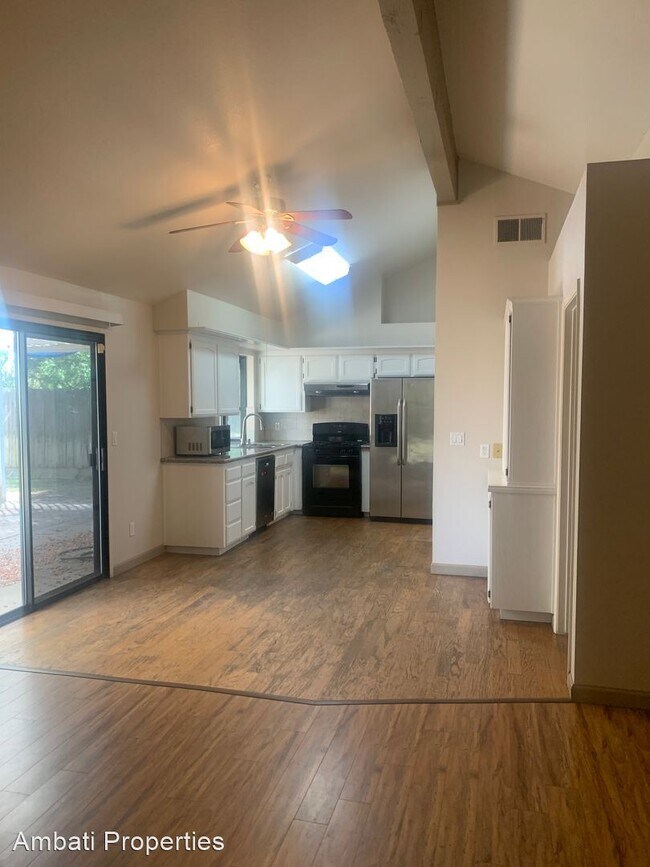 Building Photo - 3 br, 2 bath House - 9374 N. Boyd Ave