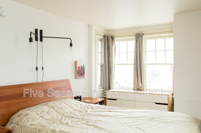 Building Photo - 32 Intervale Ave