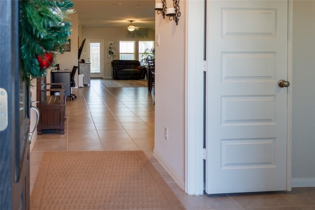 Foto del edificio - 10201 Waterwall Ln