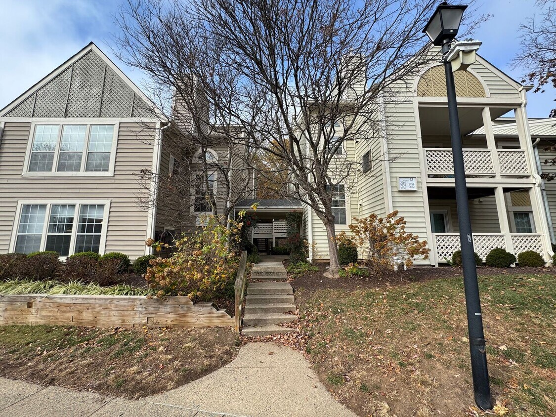 Sun-filled And Spacious 2 Bed 2 Bath Condo With Balcony In Desired Willow Point - Sun-filled And Spacious 2 Bed 2 Bath Condo...