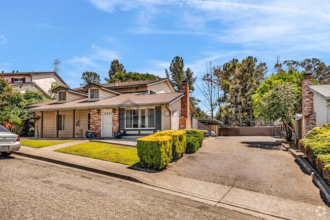 Building Photo - 709 Pope Dr