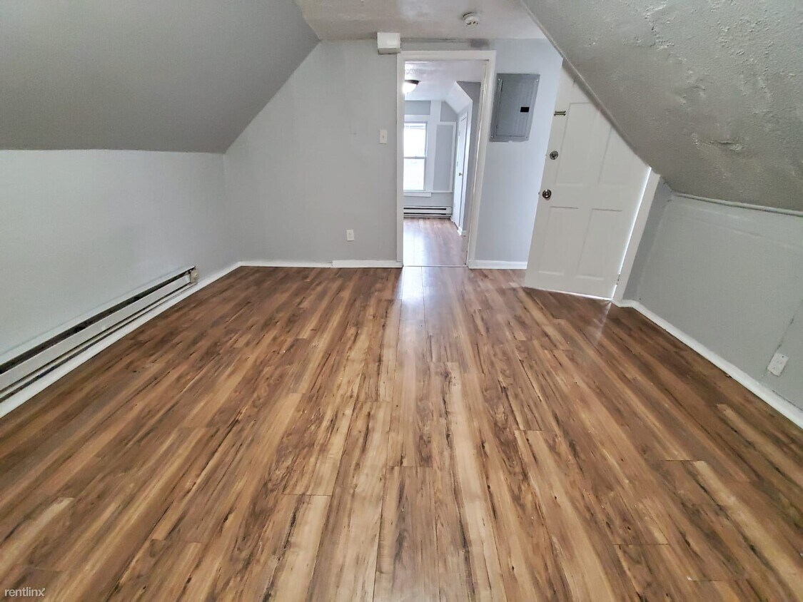 Foto del edificio - 1 br, 1 bath  - 81 Whitney St