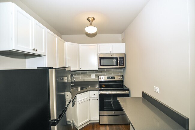 Foto del edificio - 817 W Lakeside Pl