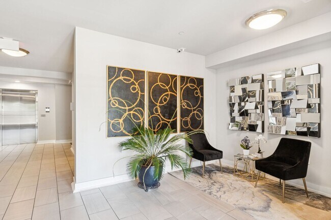 Foto del edificio - Experience refined living in this beautifu...