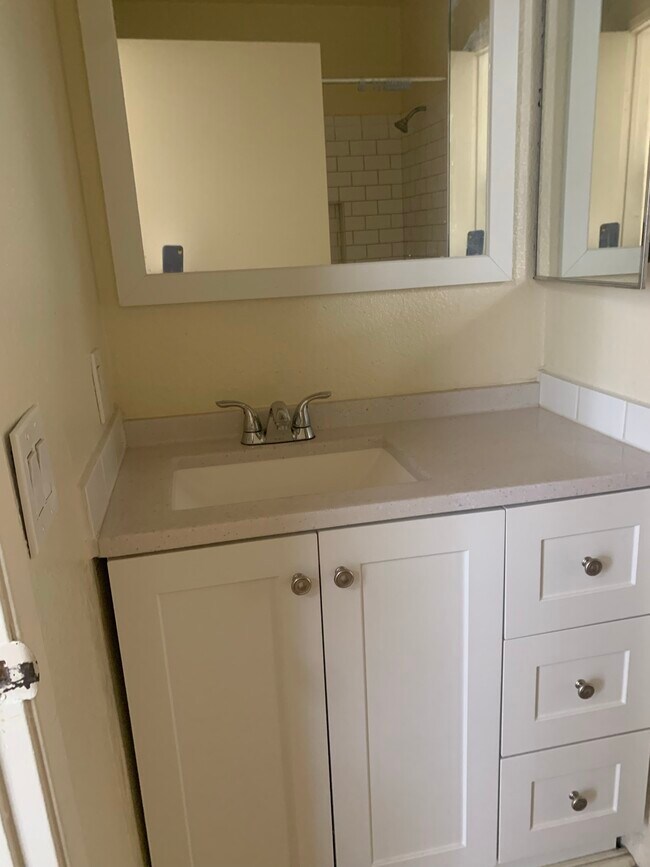 baño - 17837 Sherman Way