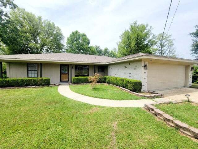 Foto principal - 2311 Evergreen St