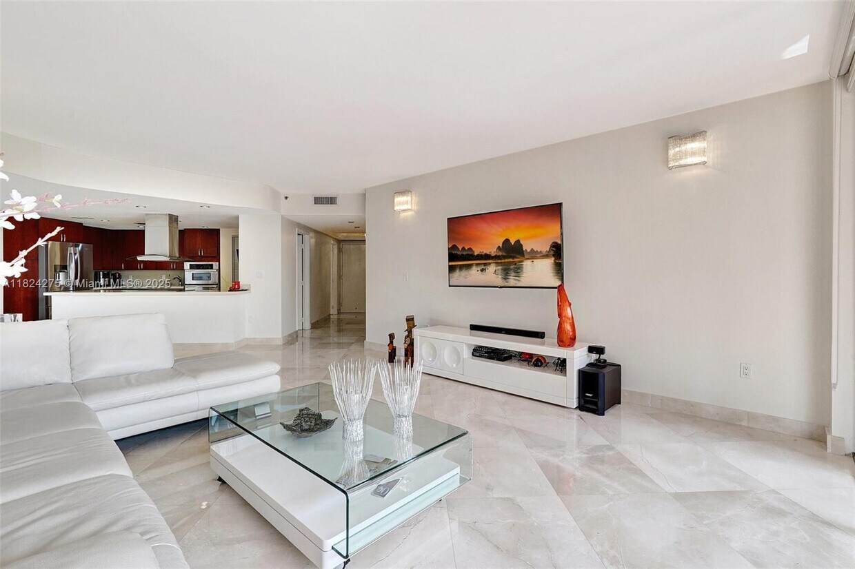 Foto principal - 4000 Island Blvd