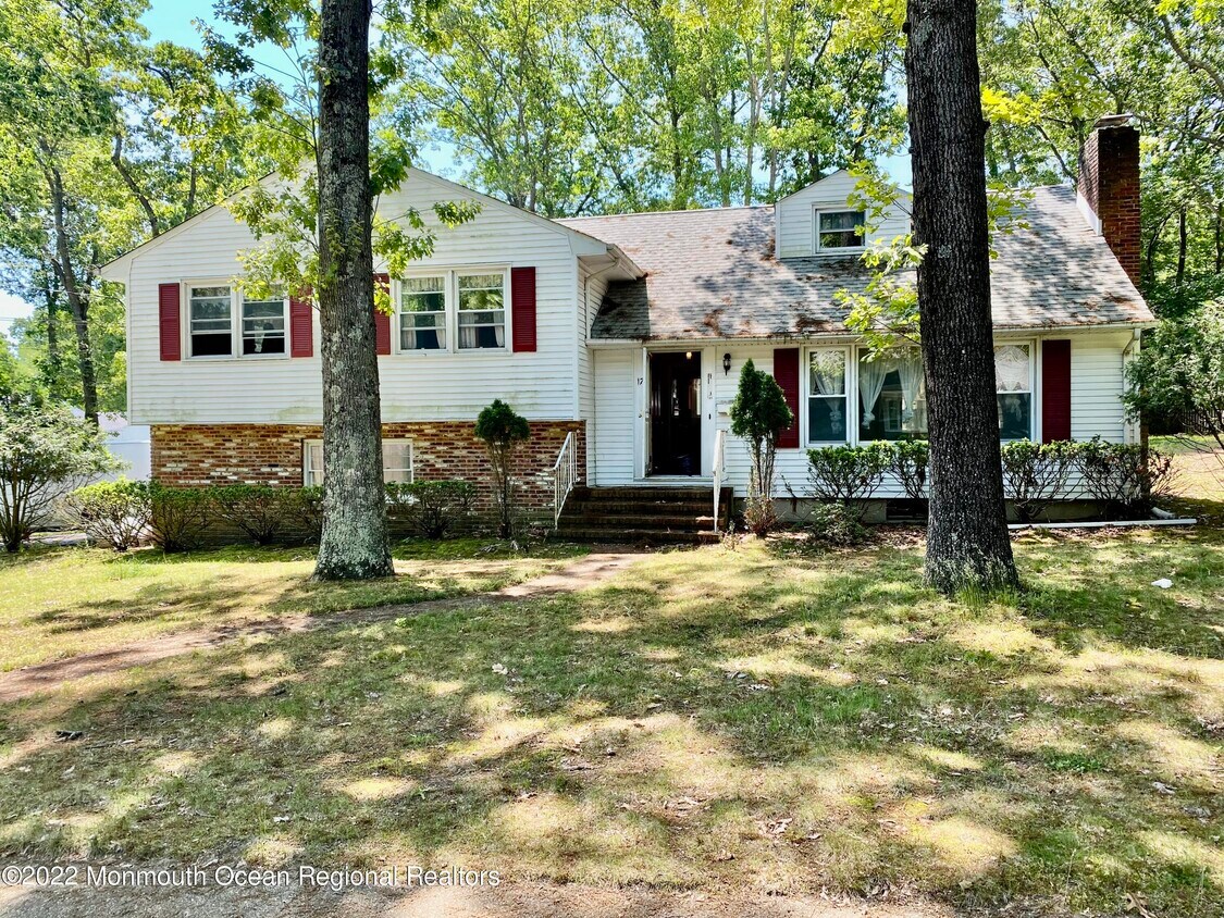 17 Phoenix Pkwy, Oakhurst, NJ 07755 House Rental in Oakhurst, NJ