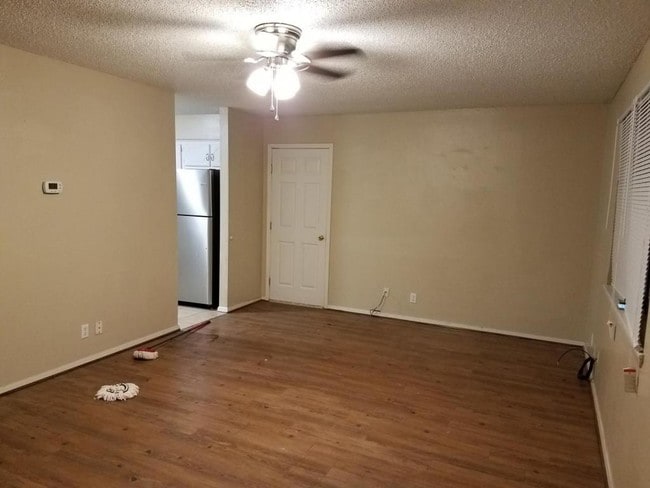 Building Photo - 811 Lynwood