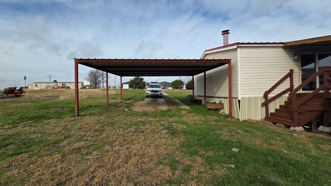 Building Photo - Great Country Living!