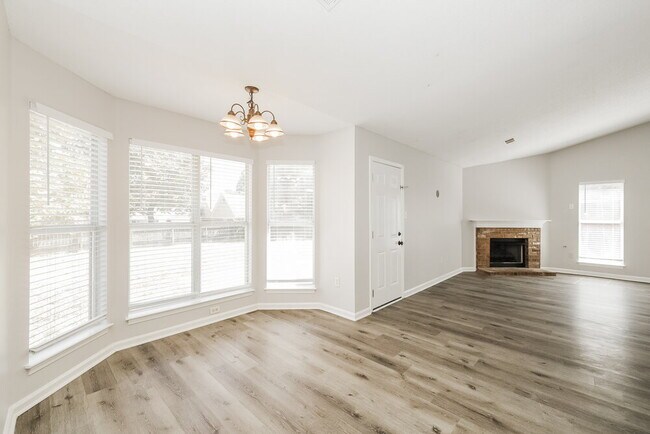 Building Photo - 7832 Sarah Ann Dr S