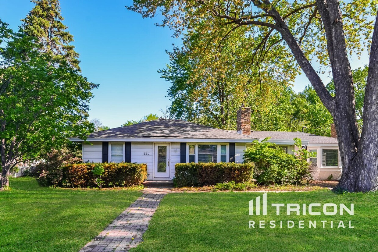 Foto principal - 220 W 102nd St
