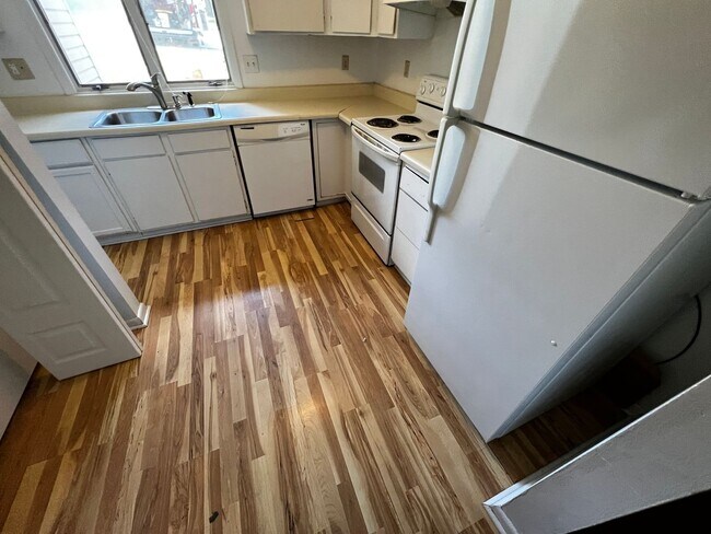 Building Photo - Three Bedroom Two and a half Bath townhome...