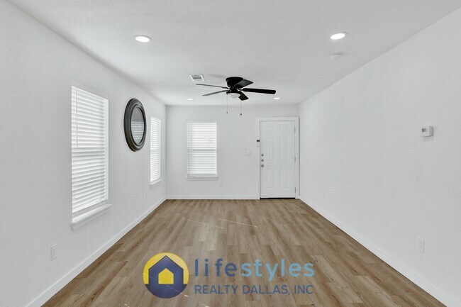 Foto del edificio - 4015 Spring Ave