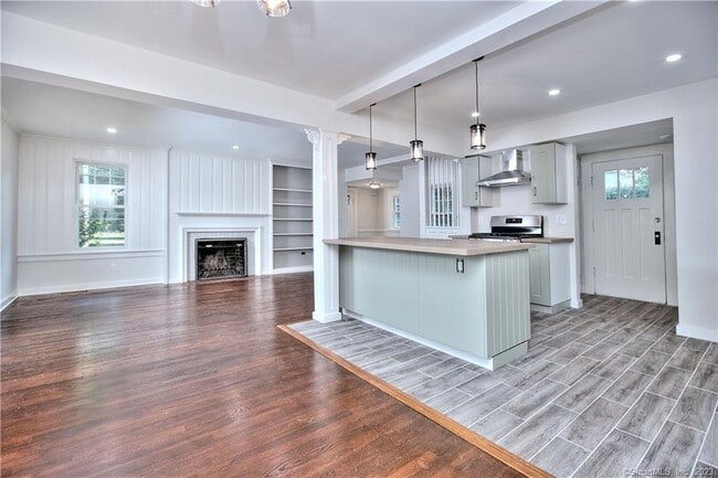 Building Photo - 188 Ludlowe Rd