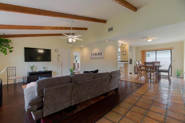 Foto del edificio - 6130 Francis St