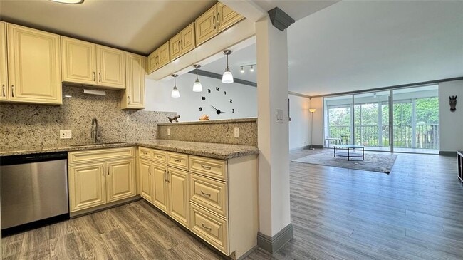 Building Photo - 2650 S Course Dr