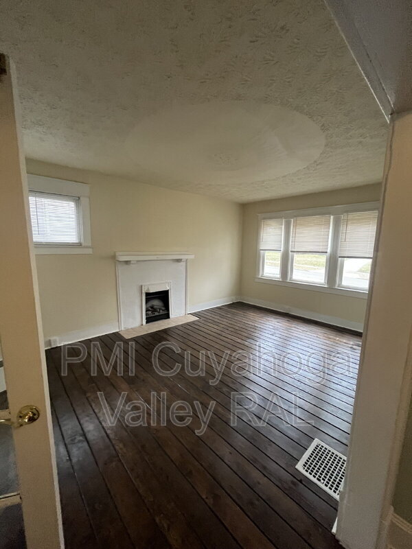 Building Photo - 555 Brittain Rd