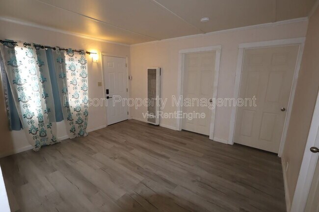 Foto del edificio - 329 E Scott St