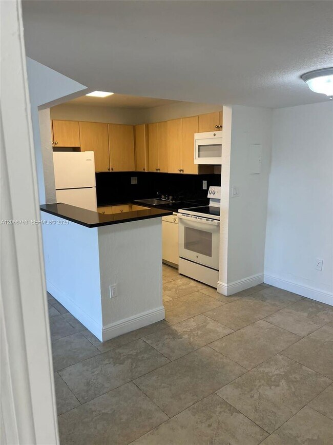 Foto del edificio - 7110 NW 179th St