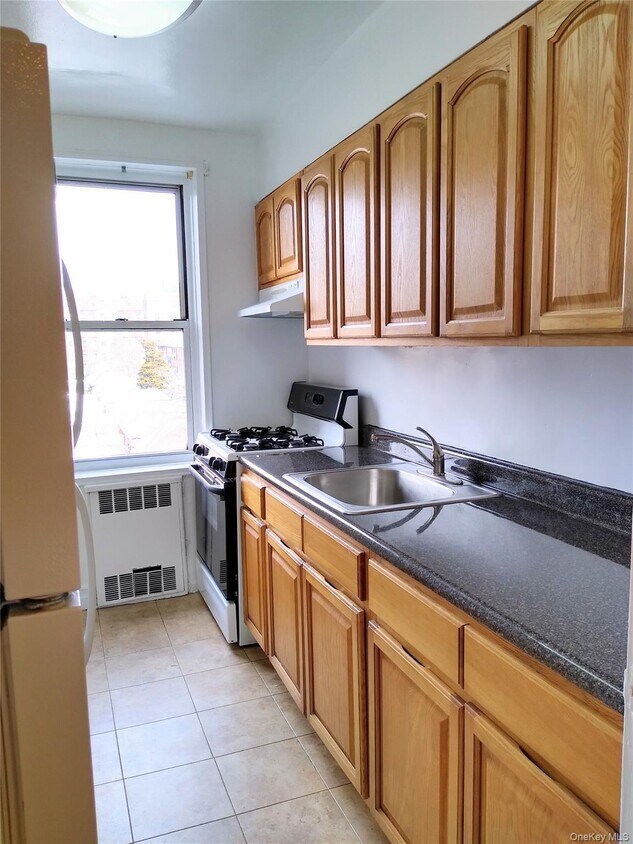 Foto principal - 88-01 35th Ave