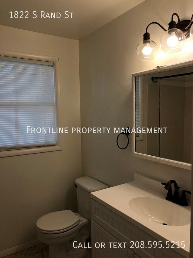 Building Photo - Great location in Mature Neighborhood