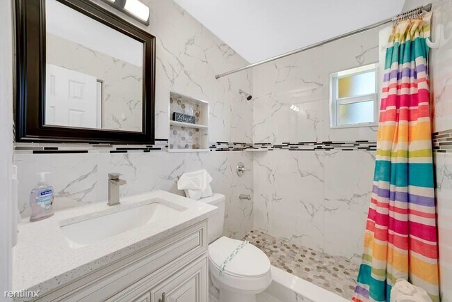 Building Photo - 3 br, 1 bath House - 5711 SW 38th St