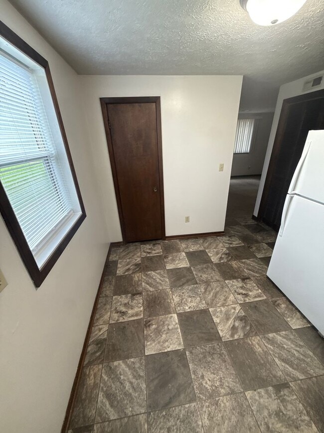 Building Photo - Spacious 2-bedroom, 1-bath lower-level duplex