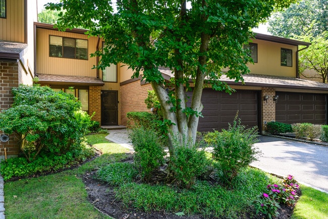 Building Photo - 42 Wimbledon Dr